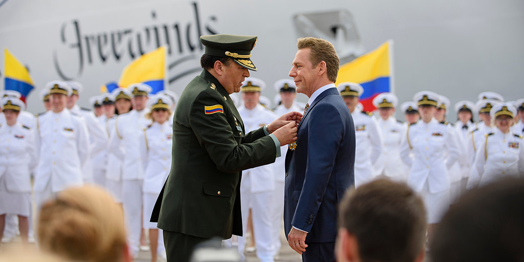 On June 23, 2018 in Bridgetown, Barbados, General Carlos Ramiro Mena Bravo, on behalf of the National Colombian Police, presented Mr. David Miscavige, ecclesiastical leader of the Scientology religion, with the Brigadier General Jaime Ramírez Gómez Inspector General Transparency Medal.